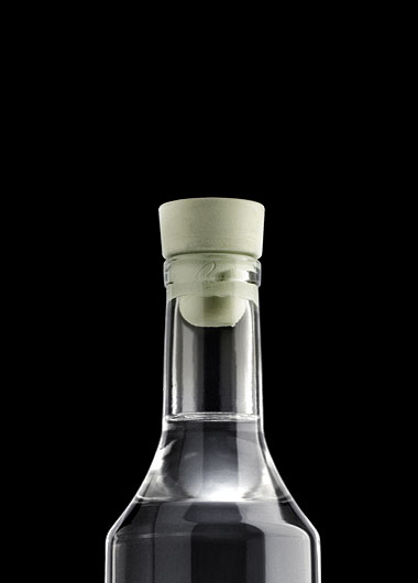 Vodka RIDNA ROSA bottle design.