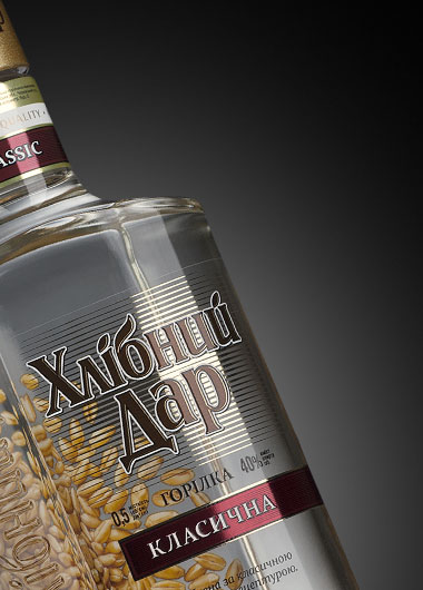 Vodka HLIBNIY DAR bottle and label design